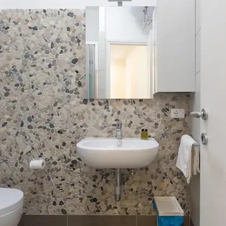 Quiet With Large Terrace In Spanish Steps Area