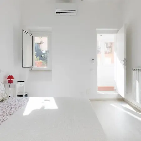 Quiet With Large Terrace In Spanish Steps Area *