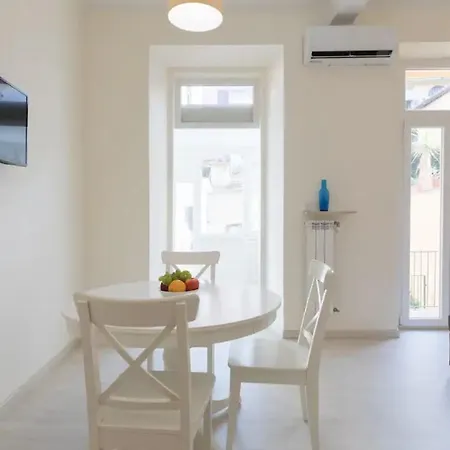 Quiet With Large Terrace In Spanish Steps Area *